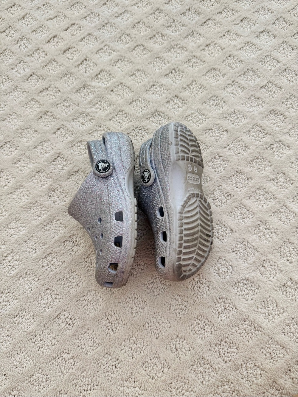 CROCS Kids Classic Glitter Clog - Silver. Size 10. - Picture 2 of 3